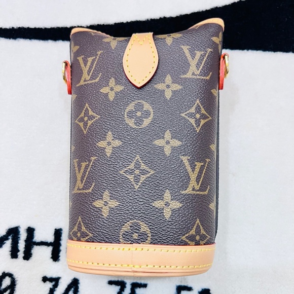 Louis Vuitton Fold Me Pouch - Picture 3 of 16